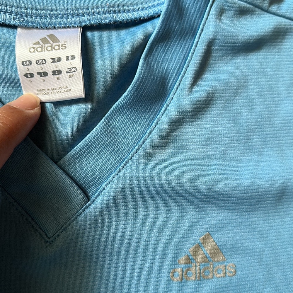 Small Adidas top - Picture 2 of 3